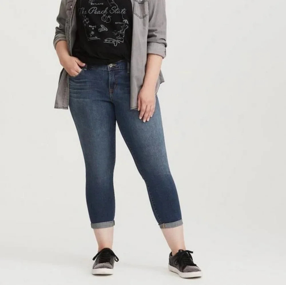 NWT Torrid Crop Classic Skinny Jean - Vintage Stretch, Color Bywater Size 24